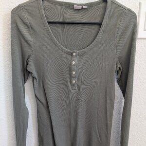 Gap Henley sage green shirt size medium